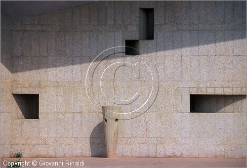 INDIA (PUNJAB) - CHANDIGARH - citt interamente progettata da Le Corbusier negli anni '50 - Gandhi Bhavan Memorial (progetto di P.Jeanneret)