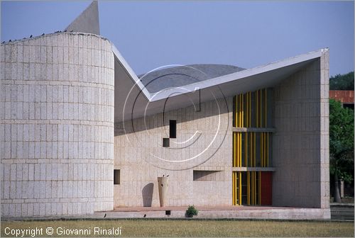 INDIA (PUNJAB) - CHANDIGARH - citt interamente progettata da Le Corbusier negli anni '50 - Gandhi Bhavan Memorial (progetto di P.Jeanneret)