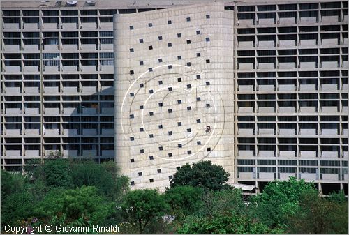 INDIA (PUNJAB) - CHANDIGARH - citt interamente progettata da Le Corbusier negli anni '50 - Capitol - settore 1 (zona degli edifici governativi) - Edificio del Secretariat (Segreteria di Stato)