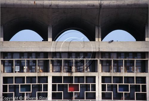 INDIA (PUNJAB) - CHANDIGARH - citt interamente progettata da Le Corbusier negli anni '50 - Capitol - settore 1 (zona degli edifici governativi) - Palazzo della Corte Suprema