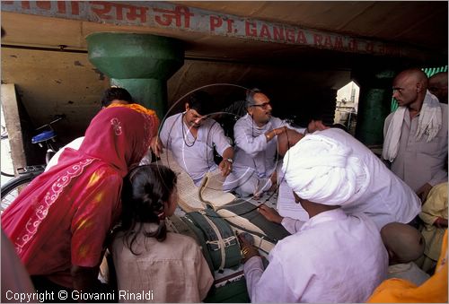 INDIA (UTTAR PRADESH) - Haridwar - citt di pellegrinaggio sulle rive del Gange