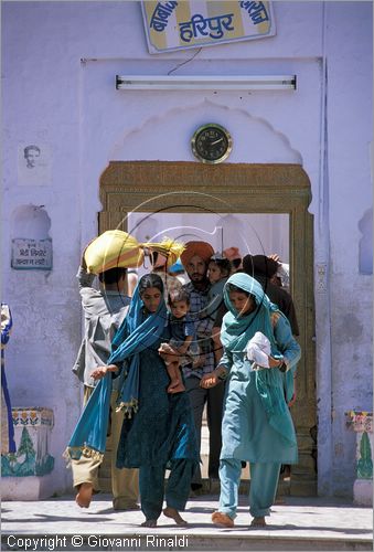 INDIA (HIMACHAL PRADESH) - Nalagarh - pellegrinaggio ad un tempio Sikh nelle vicinanze