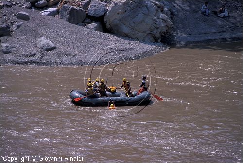 INDIA (UTTAR PRADESH) - Rishikesh - rafting sul Gange sulla strada per Badrinath