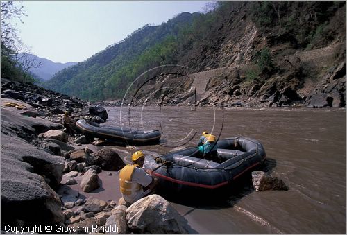 INDIA (UTTAR PRADESH) - Rishikesh - rafting sul Gange sulla strada per Badrinath