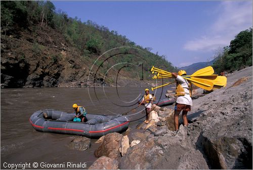 INDIA (UTTAR PRADESH) - Rishikesh - rafting sul Gange sulla strada per Badrinath