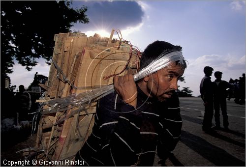 INDIA (HIMACHAL PRADESH) - SHIMLA - portatore