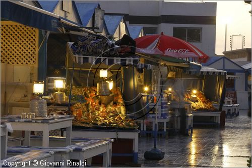 MAROCCO - MAROC - MOROCCO - ESSAOUIRA - i chioschi che cuociono il pesce alla griglia