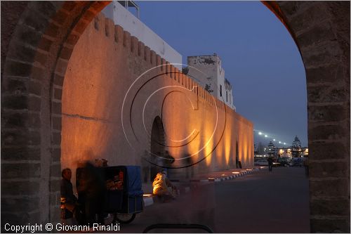 MAROCCO - MAROC - MOROCCO - ESSAOUIRA - veduta serale delle mura