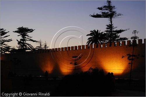 MAROCCO - MAROC - MOROCCO - ESSAOUIRA - veduta serale delle mura