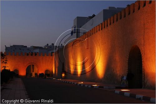 MAROCCO - MAROC - MOROCCO - ESSAOUIRA - veduta serale delle mura