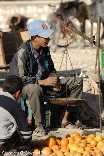 MAROCCO - MAROC - MOROCCO - (ESSAOUIRA) - un mercato all'aperto nelle campagne circostanti