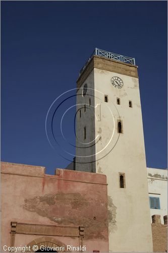 MAROCCO - MAROC - MOROCCO - ESSAOUIRA - la torre dell'orologio lungo la avenue Oqba Ibn Nafiaa