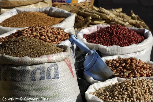 MAROCCO - MAROC - MOROCCO - ESSAOUIRA - mercato alimentare nel souk