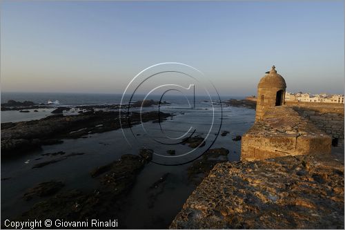 MAROCCO - MAROC - MOROCCO - ESSAOUIRA - veduta dai bastioni del porto al tramonto