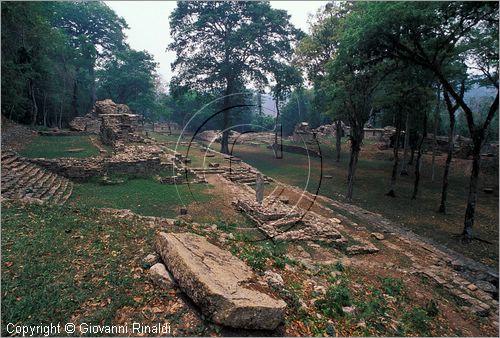 MEXICO - CHIAPAS - Selva Lacandona - Yaxchilan - Centro cerimoniale del VI-VII secolo d.C. nella Valle del fiume Usumacinta al confine con il Guatemala