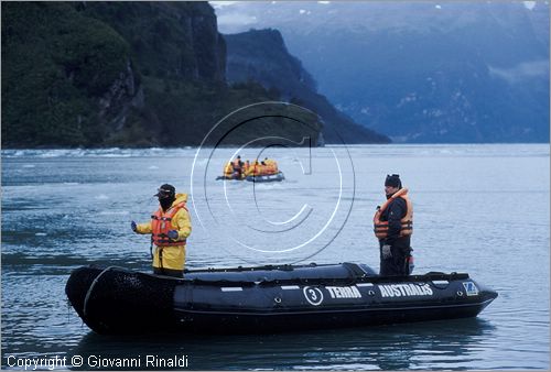 CILE - CHILE - Patagonia - navigazione alla Bahia Brookes