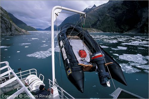 CILE - CHILE - Patagonia - navigazione sulla nave Terra Australis nell'insenatura Garibaldi