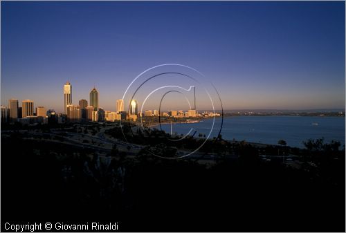 AUSTRALIA OCCIDENTALE - Perth - veduta della citt al tramonto da Kings Park