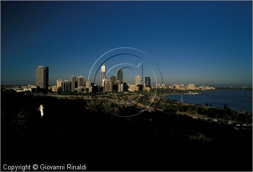 AUSTRALIA OCCIDENTALE - Perth - veduta della citt al tramonto da Kings Park