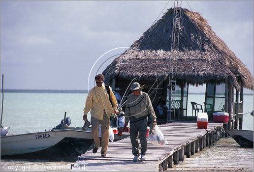 MEXICO - YUCATAN - (Playa del Carmen) - il pontile sulla laguna interna dell'Hotel Boca Paila sulla strada tra Tulum e Punta Allen - guesthouse per sub e pescatori