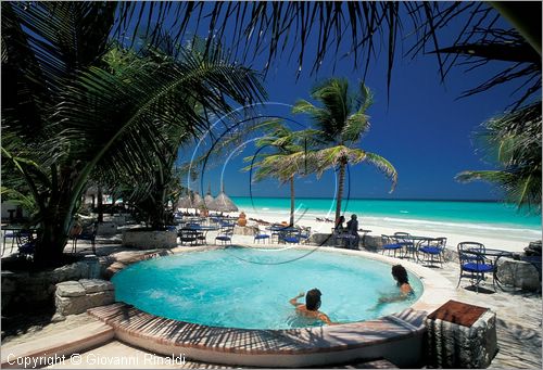 MEXICO - YUCATAN - (Playa del Carmen) - la spiaggia dell'Hotel Punta Maroma a nord della cittadina