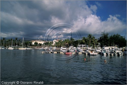 LA REUNION (Indian Ocean) - St.Gilles-Les-Bains sulla costa occidentale - il porto turistico