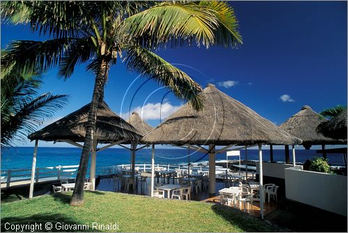 LA REUNION (Indian Ocean) - St.Gilles-Les-Bains sulla costa occidentale - Hotel Boucan Canot sulla spiaggia di Boucan Canot