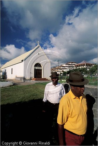 LA REUNION (Indian Ocean) - St.Gilles-Les-Bains sulla costa occidentale - la piccola chiesa presso il porto turistico