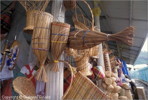 LA REUNION (Indian Ocean) - St.-Denis - mercato artigianale in rue du Marechel Leclerc