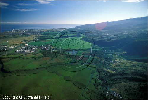 LA REUNION (Indian Ocean) - veduta dall'elicottero sulla costa ovest