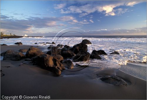 LA REUNION (Indian Ocean) -la costa sud-occidentale presso Les Avirons con spiagge oceaniche e selvagge