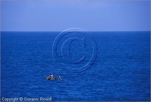 CUBA - Baracoa - un'imbarcazione di fortuna