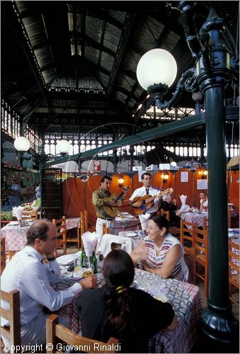 CILE - CHILE - Santiago del Cile - il ristorante Donde Augusto al Mercato Centrale