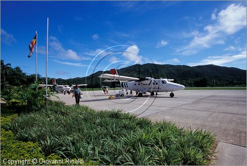 SEYCHELLES (Indian Ocean) - PRASLIN ISLAND - aeroporto