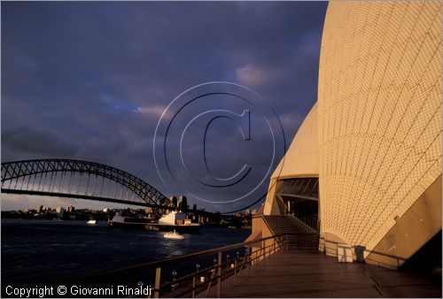 AUSTRALIA - SYDNEY - Opera House e Harbour Bridge al tramonto