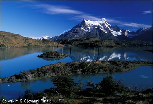 CILE - CHILE - PATAGONIA - Parco Nazionale Torres del Paine - veduta sul lago Pehoe e sul gruppo del Paine dall'Hotel Explora