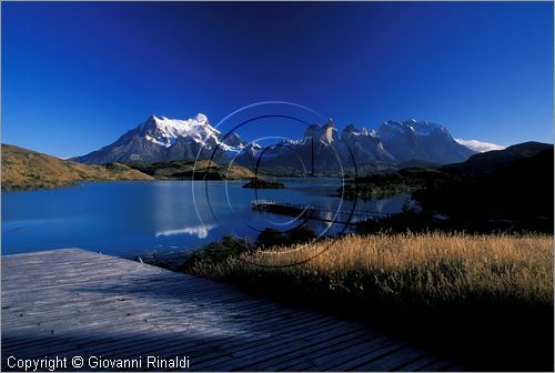 CILE - CHILE - PATAGONIA - Parco Nazionale Torres del Paine - veduta sul lago Pehoe e sul gruppo del Paine dall'Hotel Explora