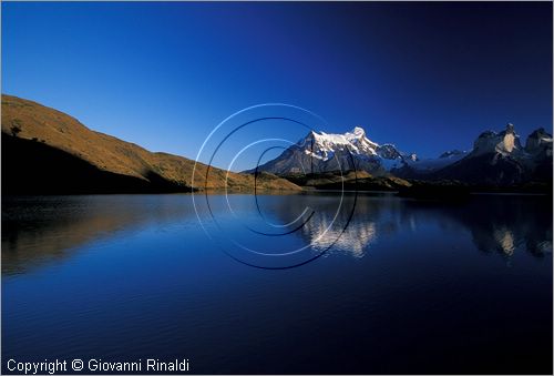 CILE - CHILE - PATAGONIA - Parco Nazionale Torres del Paine - veduta sul lago Pehoe e sul gruppo del Paine dall'Hotel Explora