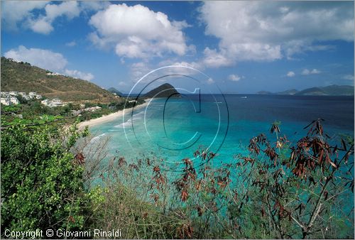 CARAIBI - ISOLE VERGINI BRITANNICHE - ISOLA DI TORTOLA - veduta della Long Bay sulla costa ovest