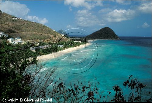 CARAIBI - ISOLE VERGINI BRITANNICHE - ISOLA DI TORTOLA - veduta della Long Bay sulla costa ovest