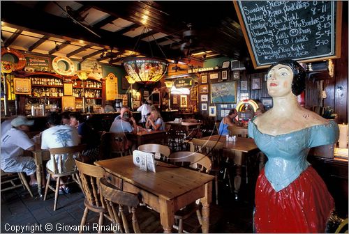 CARAIBI - ISOLE VERGINI BRITANNICHE - ISOLA DI TORTOLA - Road Town - ristorante e bar Pusser's