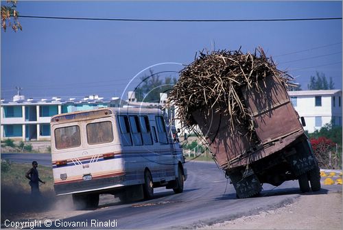 CUBA - (Camaguey) - un carico sbandato