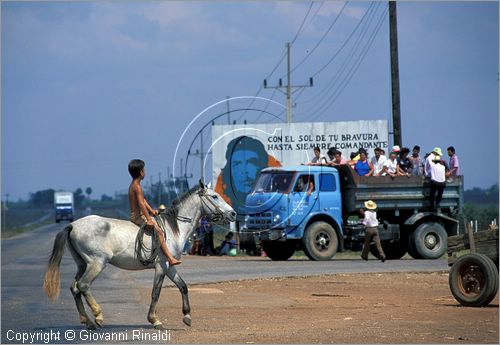 CUBA - (Cienfuegos) - trasporto popolare