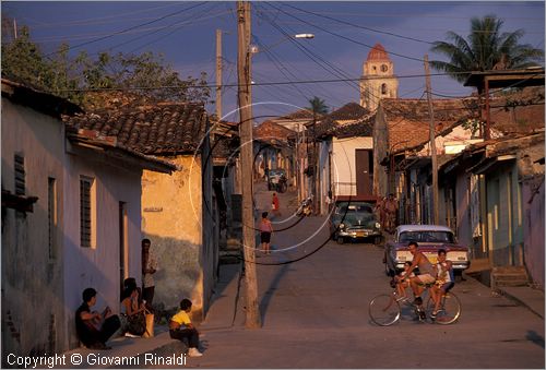 CUBA - Trinidad - scorcio al tramonto, in fondo il caratteristico campanile della chiesa di San Francesco