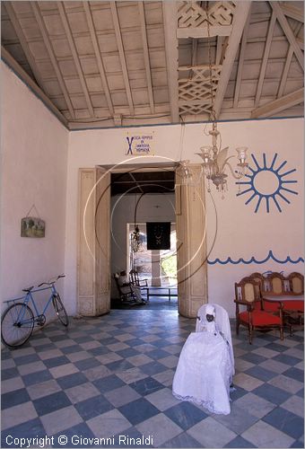 CUBA - Trinidad - un tempio della Santeria