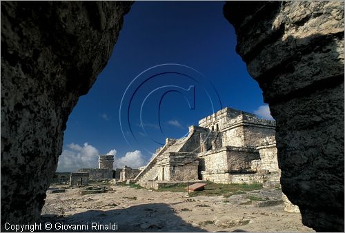 MEXICO - YUCATAN - Area archeologica di Tulum, antica citt costiera Maya-Tolteca (1100 d.C.) - veduta del Castillo