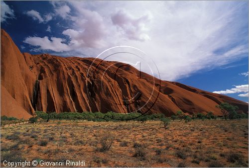 AUSTRALIA CENTRALE - Uluru Kata Tjuta National Park - Ayres Rock - veduta sul lato sud-ovest