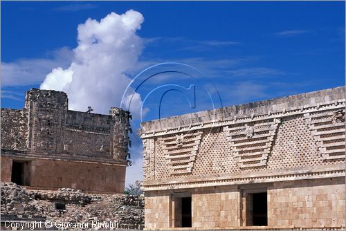 MEXICO - YUCATAN - Area archeologica di Uxmal, Centro cerimoniale Maya-Puc (600 - 900 d.C.) - Quadrangulo de las monjas - complesso di quattro edifici che formano un gran patio