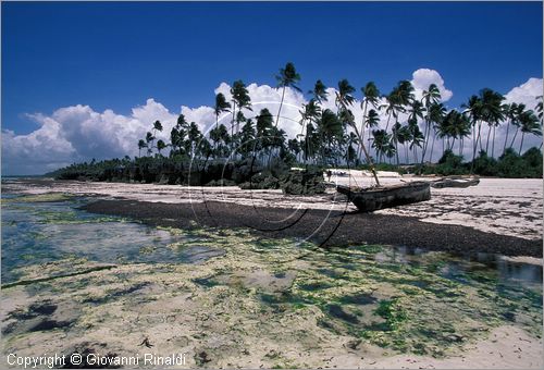 TANZANIA - ZANZIBAR  (Oceano Indiano) - Matemwe - costa est - la spiaggia