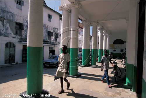 TANZANIA - ZANZIBAR  (Oceano Indiano) - Stone Town - ufficio postale sulla Kenyatta Road